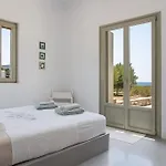 House Of Harmony - Beachfront Semesterbostad