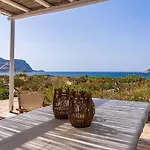 House Of Harmony - Beachfront Semesterbostad