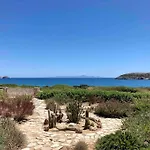 House Of Harmony - Beachfront Semesterbostad