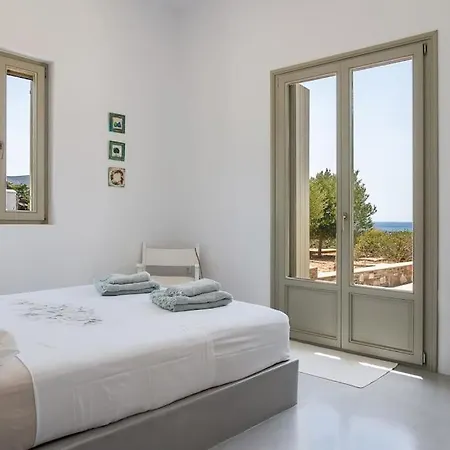 House Of Harmony - Beachfront Semesterbostad