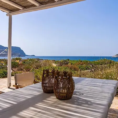 House Of Harmony - Beachfront Semesterbostad